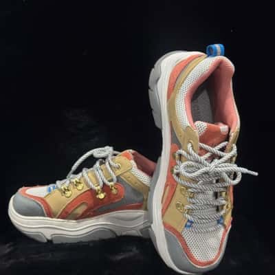 Skechers Womens  Size 10 Sneakers 