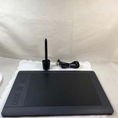 Wacom Intuos PRO Medium Graphics Tablet + Wireless Pen Drawing pad for computer