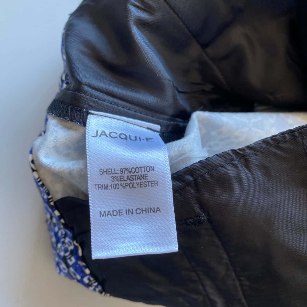 JacquiE Women's Size 12 Black, Blue And White Patterned Pants New