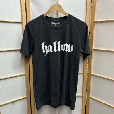  HALLOW COLLECTIVE Men’s  Size S Short Sleeve T-shirt Black   RRP:$59.00