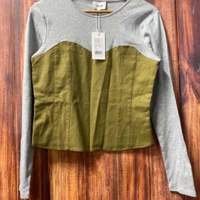 Seed  Size S Grey / Khaki top new 