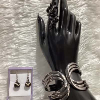  Womens Bangle / Earrings / Ring Black  / Brown / Other 