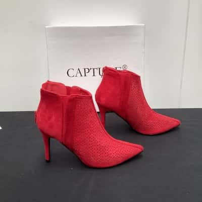 Capture Womens  Size 6  ankle Boots Red 