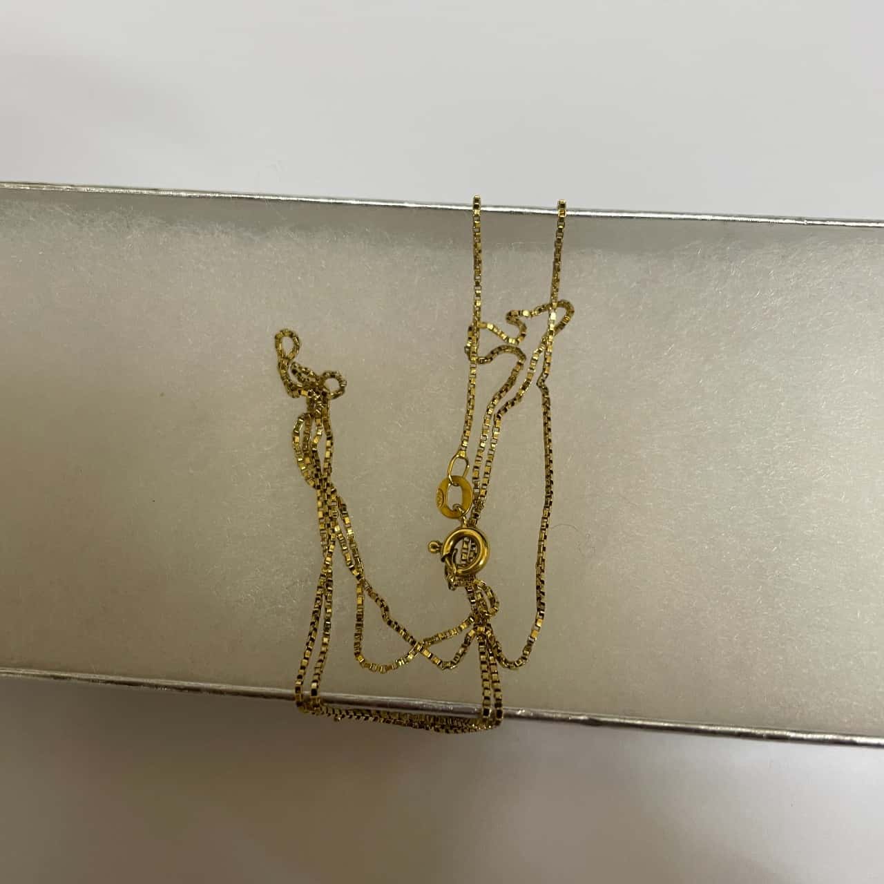 Women's 18ct Gold Boxed chain (s)