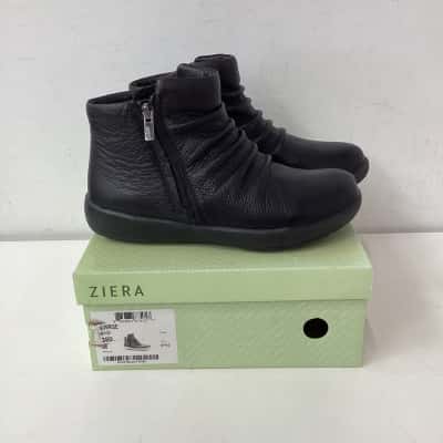 Ziera Womens  Size 38 Black ankle boot