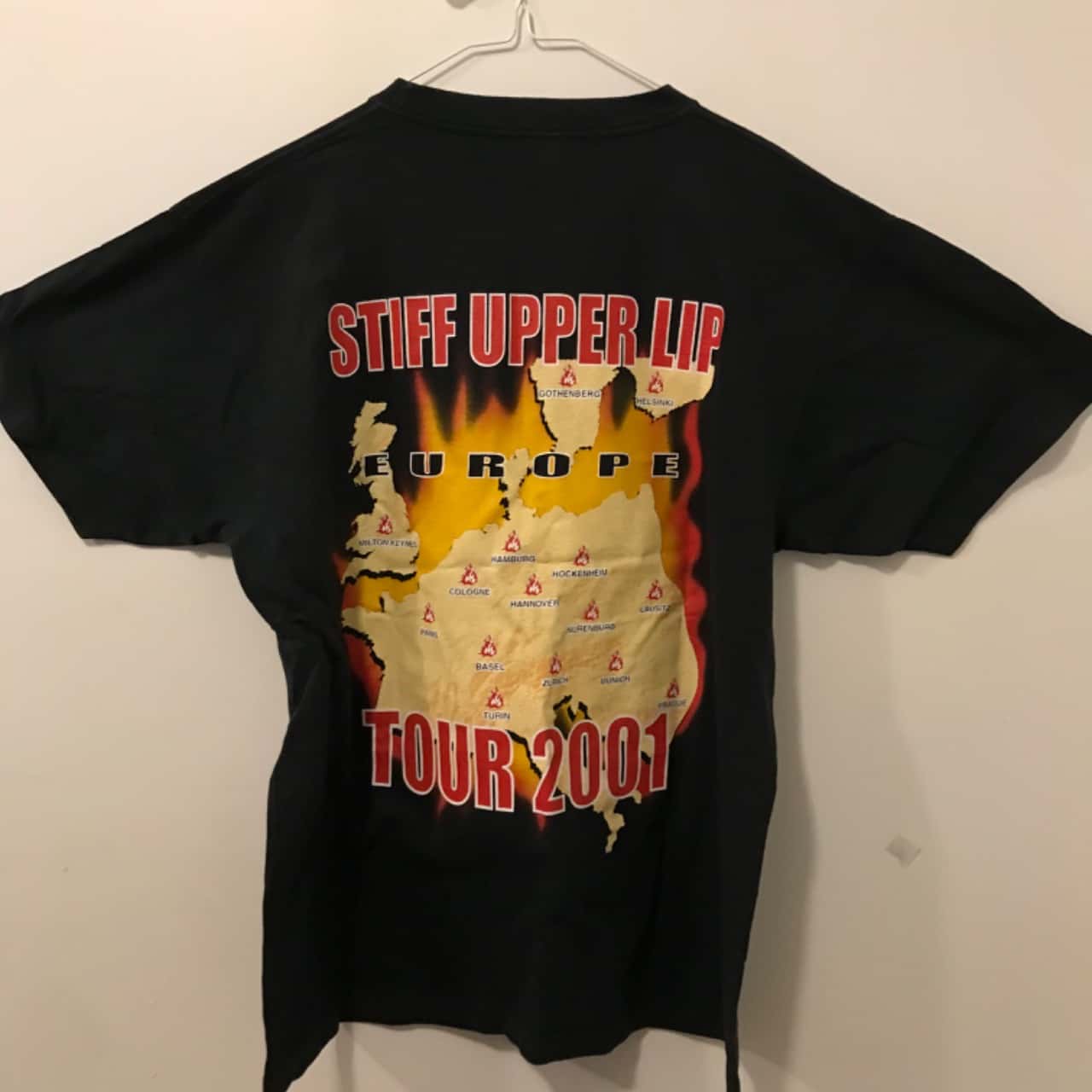 Mens Vintage Size L Black 2001 AC/ DC Stiff Upper Lip Concert T 