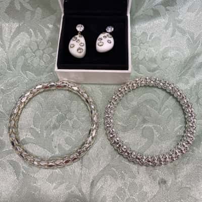  Womens Earrings Silver / White and Silver Bangles