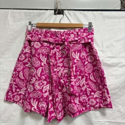Witchery, Womens, Size 6, magenta tie-back shorts with white floral patterns