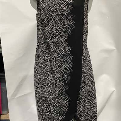 BCBG MAXZARIA Women's Wrap Style Dress Size 10  could use as Casual or Cocktail or Party in Black / Grey / White 
