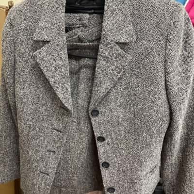  Womens  Size 9 Grey Skirt & Jacket Set. 