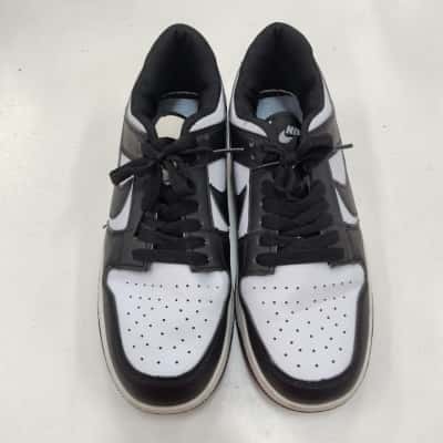 Nike Mens Size 7.5 Sneakers Black / White