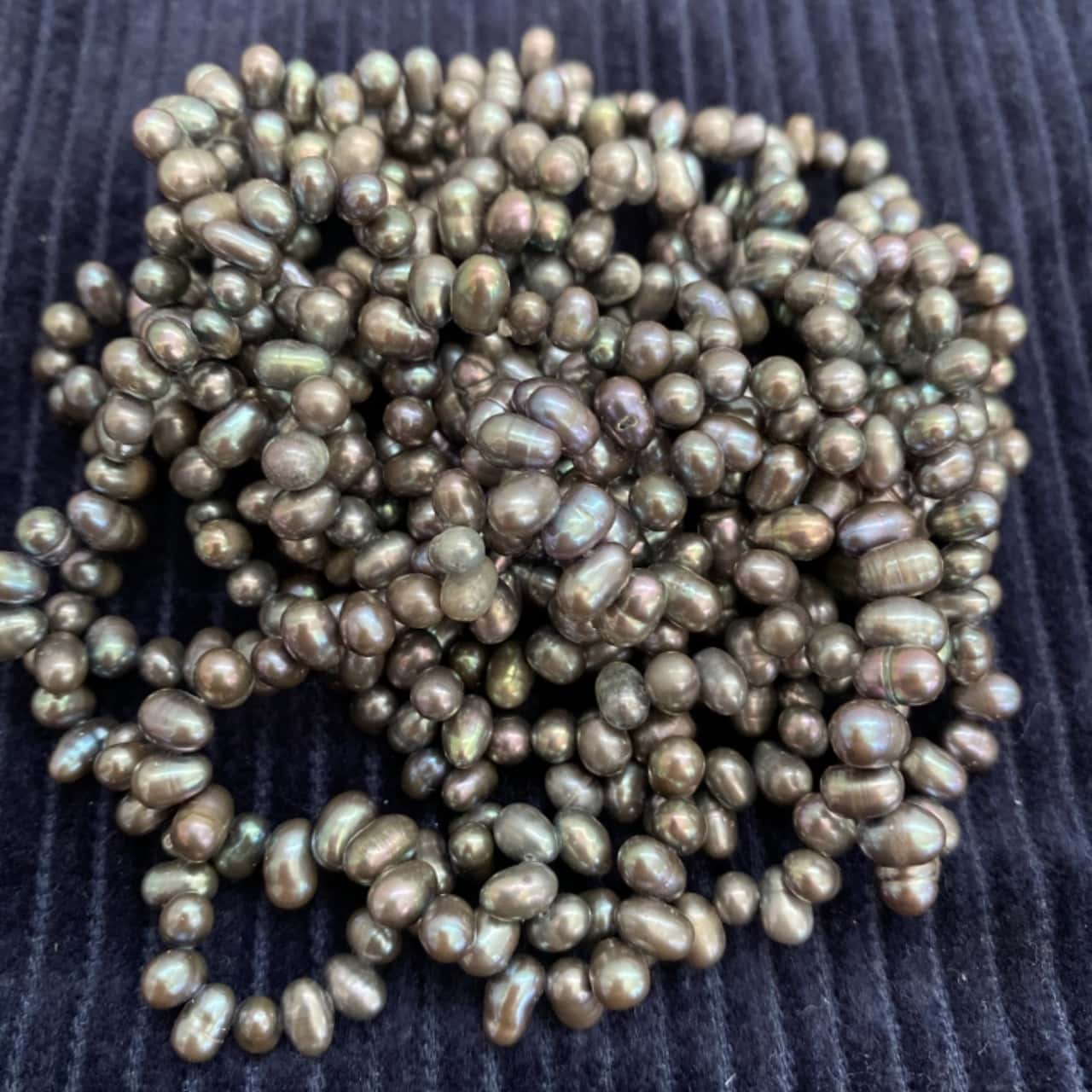 Grey Freshwater Pearls (s)