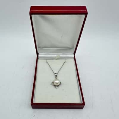 PerLuna 925 Silver Pearl Pendant on a S925 Chain