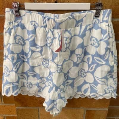  Womens  Size 12 Lily loves Casual Day Scallop Hem Shorts 