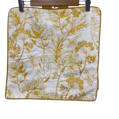 BNWT Logan & Mason Floral Yellow Cushion Cover