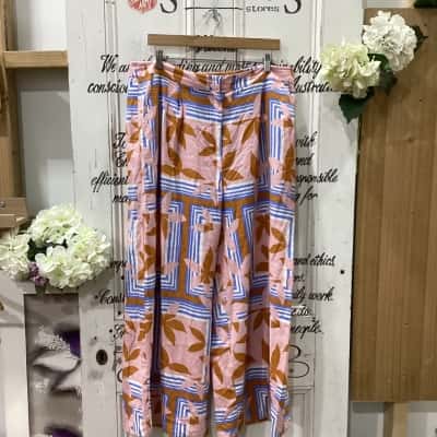 Sportsgirl Brand! 51% LINEN BLEND! THE PERFECT SUMMER WIDE LED PANT! ABSTRACT FLORAL PATTERN! Womens  Size 18 Flared Pants / Wide Leg Pants Blue / Floral / Orange / Pattern / Pink  