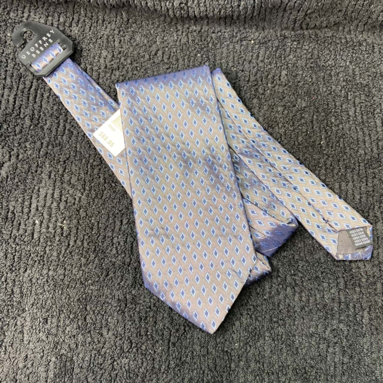 Geoffrey Beene Mens Diamond Silk Business Tie Navy Blue BNWT RRP 69.95