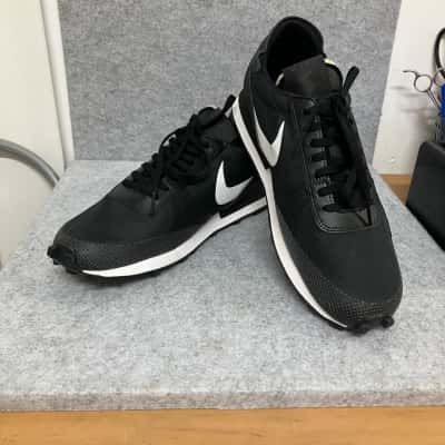 Nike Mens  Size 10 Sneakers Black  
