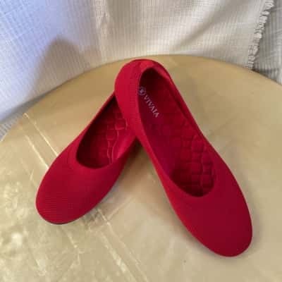  Womens  Size 41 Flats Red 