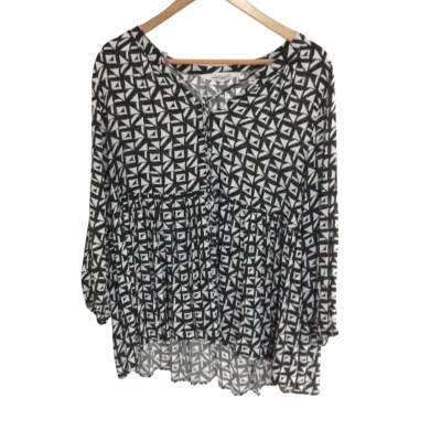 Virtuelle Womens  Size 16 Cropped Top Black  / White 