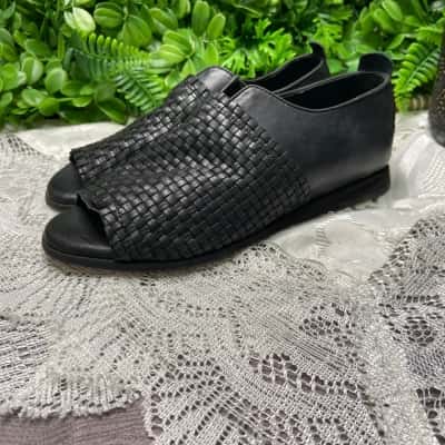 Django & Juliet Womens Shoes size 36 Black