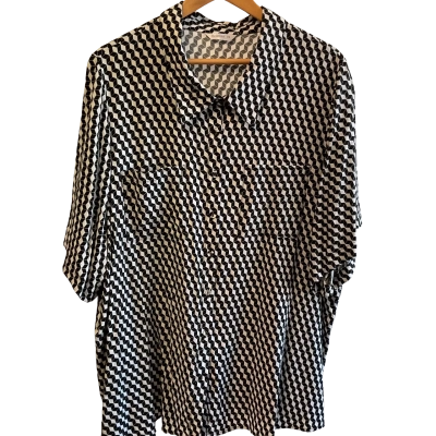  “Isabelle” Womens S.S. shirt- Size 24 Black  / White 