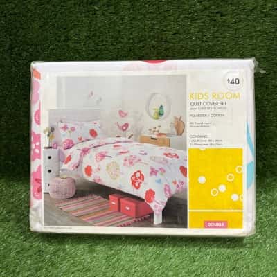 Garden Flowers Double Bed Quilt Set (New)