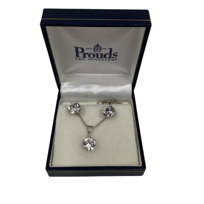 925 Marked Women's Pendant & Studs (Chain silver plated)