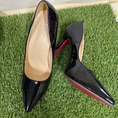  Womens  Size 38 Heels Black  