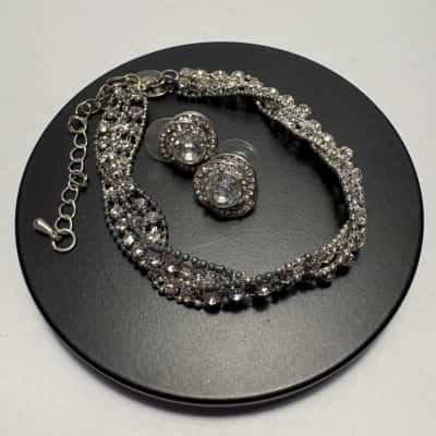 Lovisa Necklace and Earrings Set