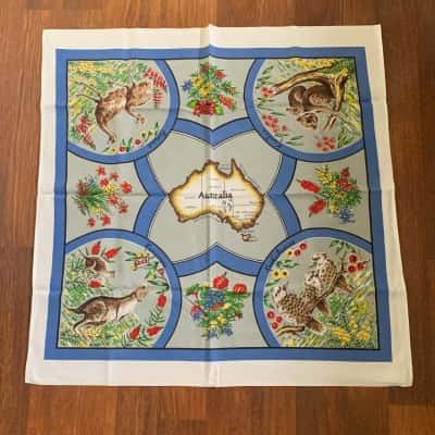 Vintage 1950s/60s Australiana Souvenir Supper Cloth, in as new condition