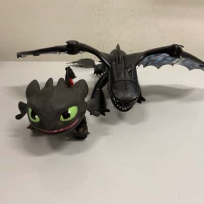 How To Train Your Dragon Toothless Figure (Set Of 2)