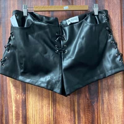 Princess Polly Womens  Size 16 Black  shorts New