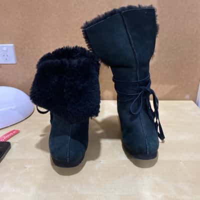UGG Ozwear connection Wedge Boots Size 8 