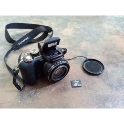 Olympus SP-560UZ Digital Camera w/2GB XD Card(s) - Used Very Good
