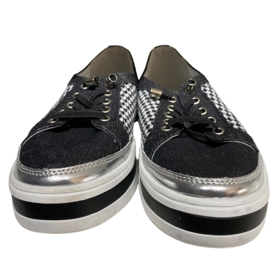 Taking Shape Womens  Size 37 Sneakers Black  / White 