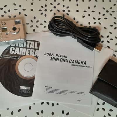 Arcsoft Digital Camera Keychain Camera with Black Travel Case