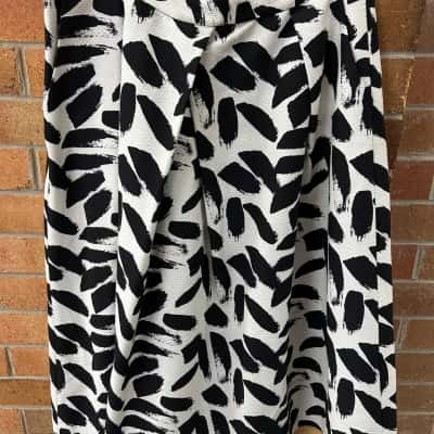 Country Road Womens  Size 16 Midi Skirt Black  / Pattern / White 
