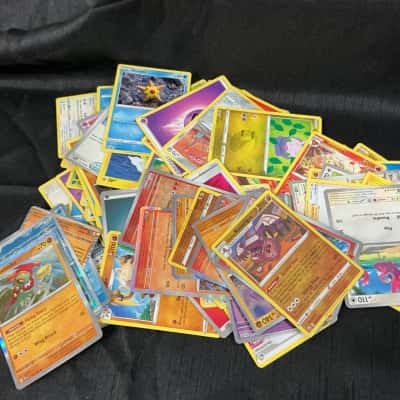100 x Pokémon cards