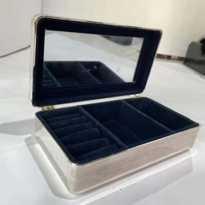 Jewellery box 