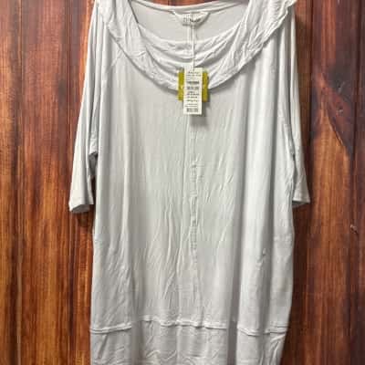 Taking Shape   Size L White  top new 