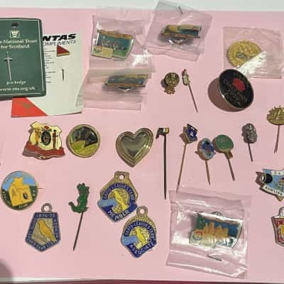 Mixed / Miscellaneous Badge Bundle - 30 Pieces