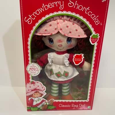 Strawberry Shortcake - 2016 remake of original - in sealed Box.