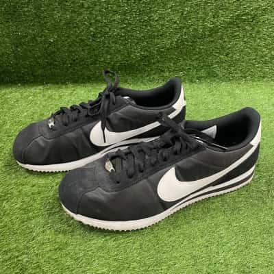 Nike Black / White Sneakers Size 13.5 (USA)