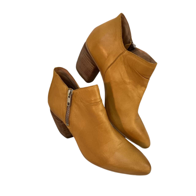 Eos Womens Size 37 Leather Boots Mustard 