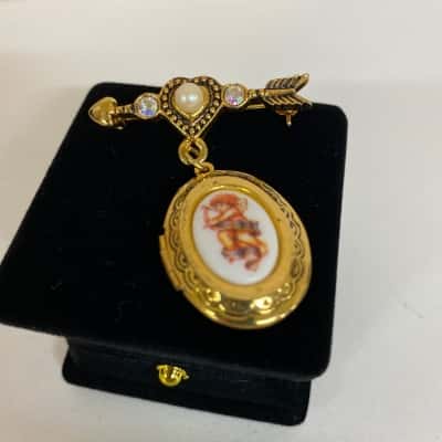 Avon 90s Cherished Moments Brooch 