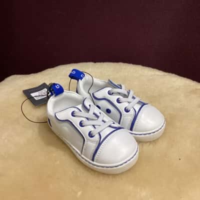 White/blue Country Road Kids Size 22 Shoes