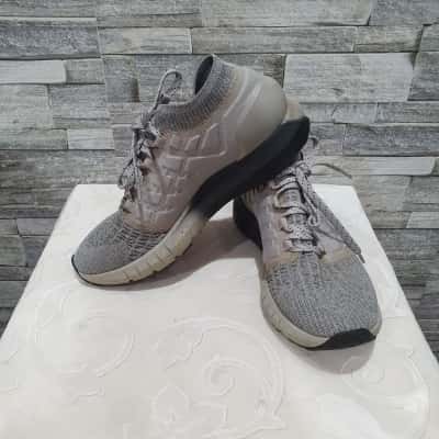 Under Armour Mens  Size 11 Sneakers Grey 