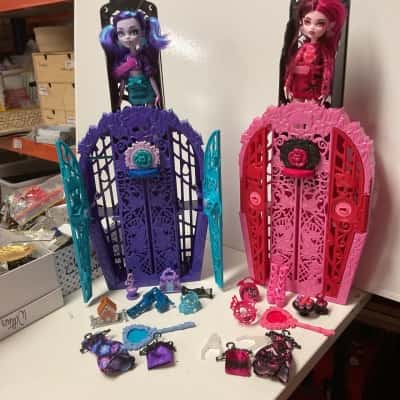 Monster high skulltimate secrets garden play sets x 2  Twyla and draculaura with accessories 