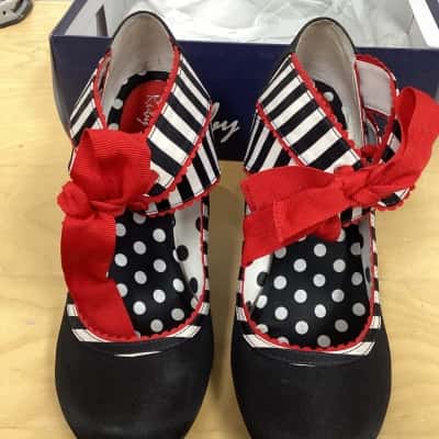  Womens Black  / Red / White Ruby Shoo Heel